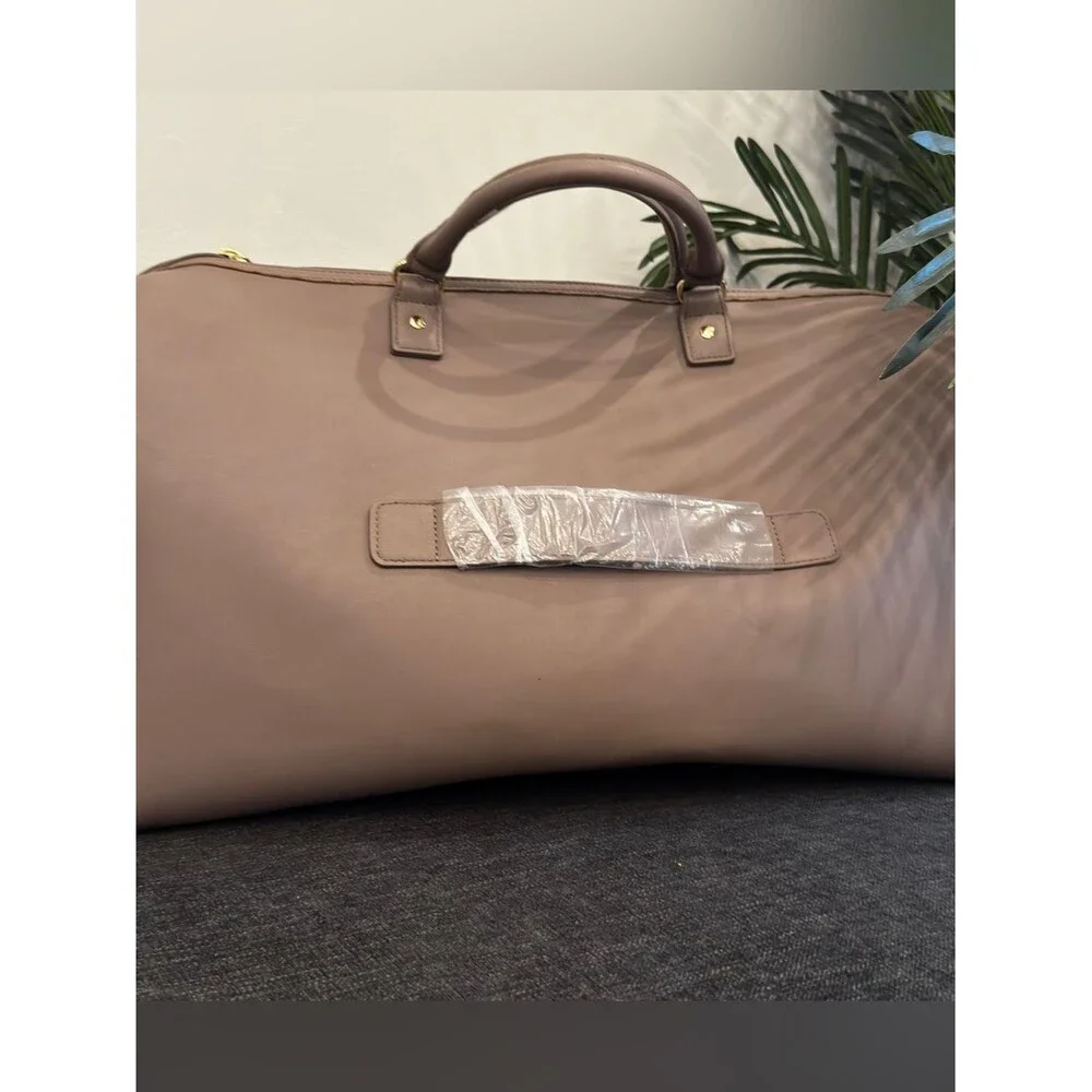 DKNY Clean Cut 21